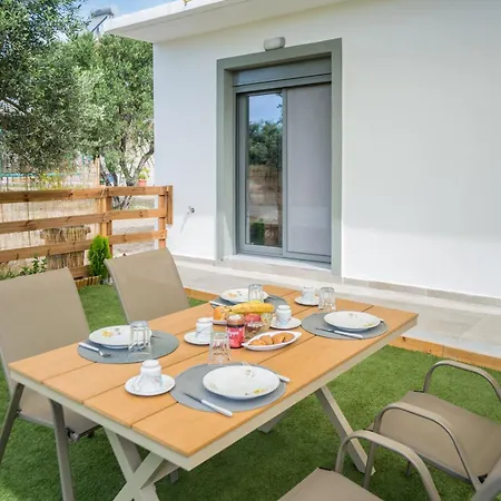 Апартаменты Arokaria Seaview House *