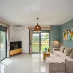 Arokaria Seaview House *