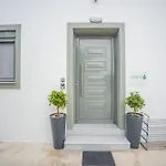 Arokaria Seaview House *