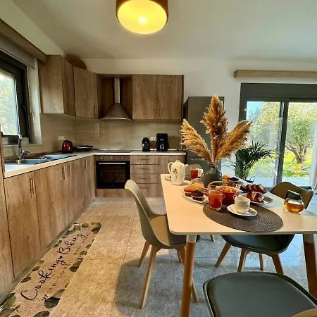 Апартаменты Arokaria Seaview House Коскину