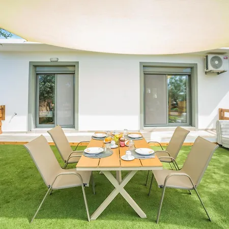 Arokaria Seaview House * Коскину