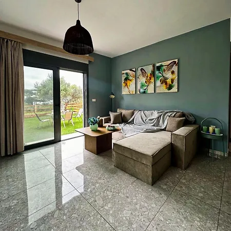 Arokaria Seaview House Апартаменты Коскину