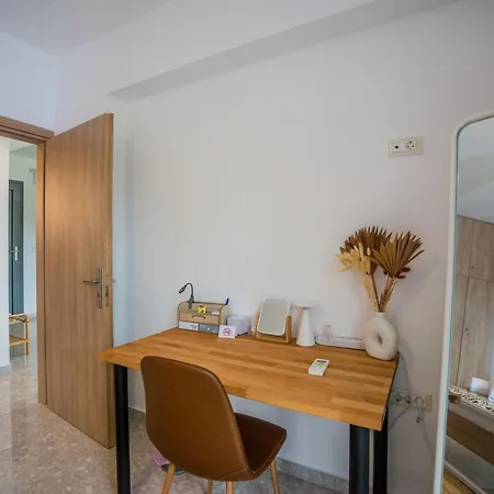 Апартаменты Arokaria Seaview House *