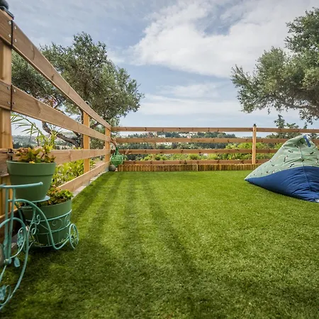 Arokaria Seaview House *